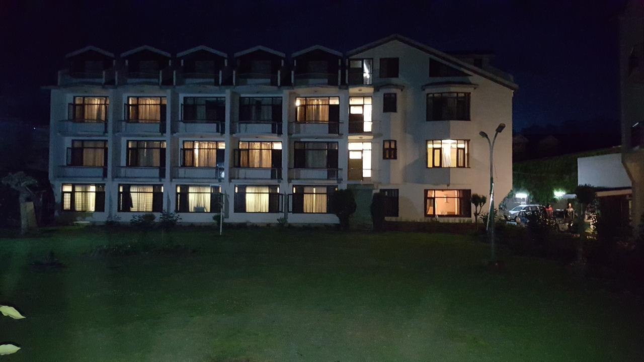 Hotel Paradise At Dal Lake Srinagar  Exterior photo